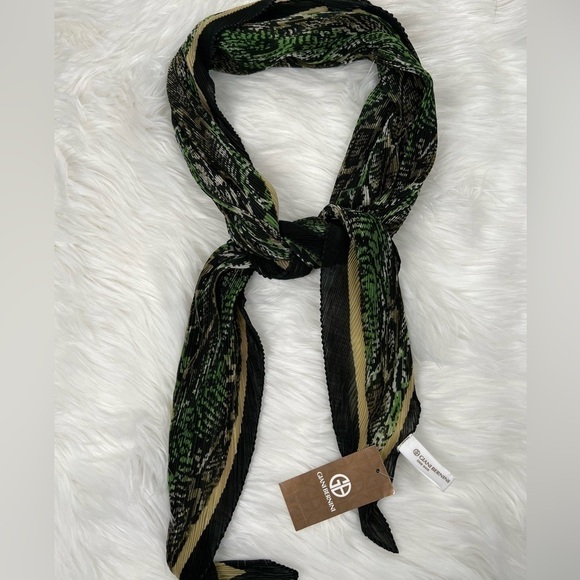 GIANI Bernini green and black accordion type silky scarf. NWT - Picture 1 of 4